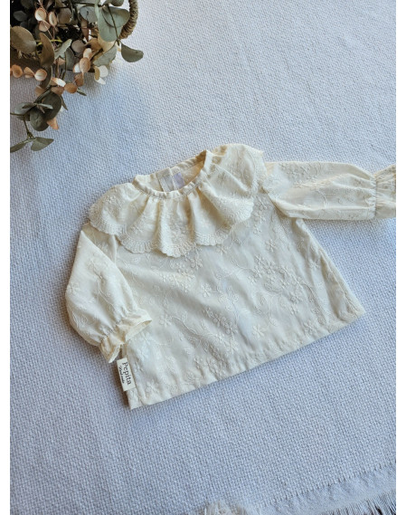 Camisa flores bordadas