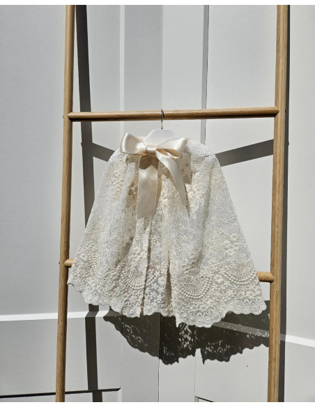 Capa bordada Jazmín Capa bordada Jazmín